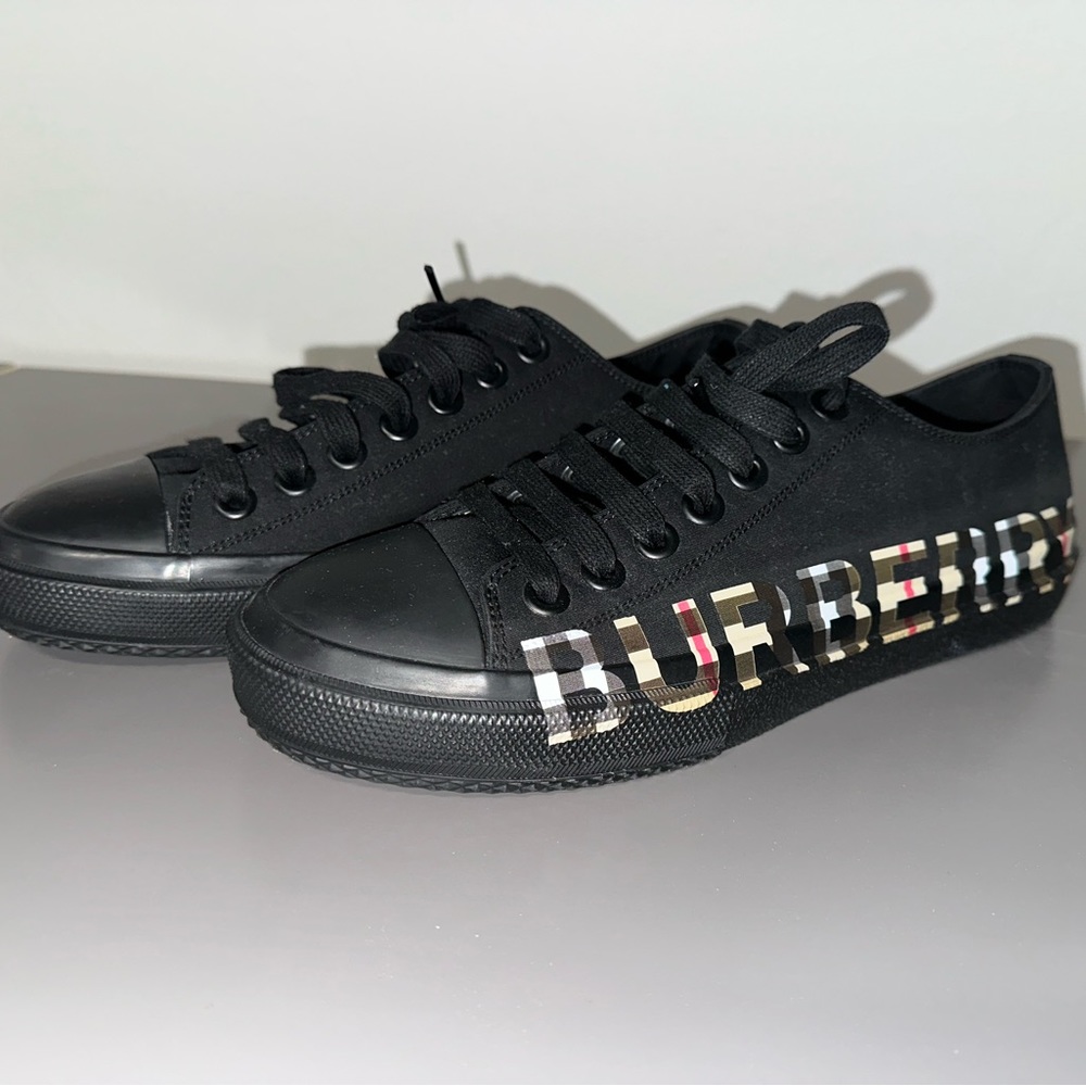 Burberry Contrast Logo Print